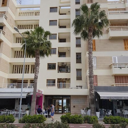 Haig'S Dream Flat On The Beach Larnaca Extérieur photo