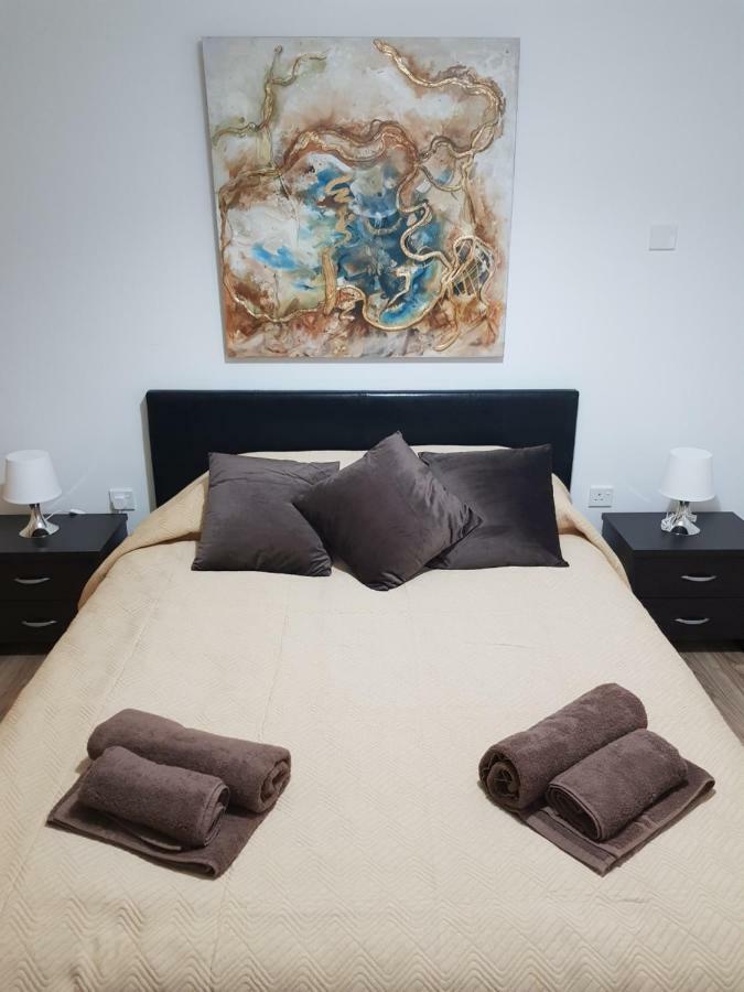 Haig'S Dream Flat On The Beach Larnaca Extérieur photo