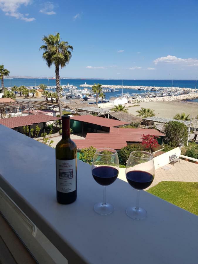 Haig'S Dream Flat On The Beach Larnaca Extérieur photo