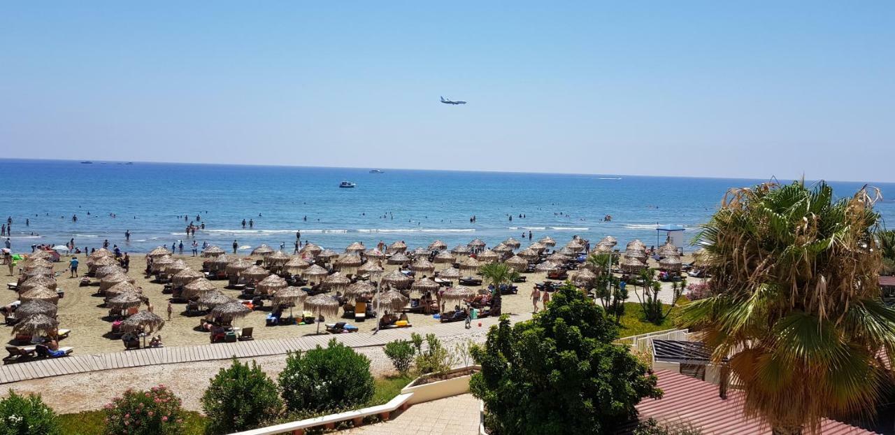 Haig'S Dream Flat On The Beach Larnaca Extérieur photo