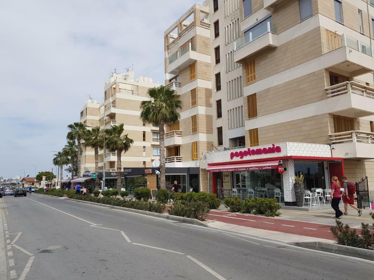 Haig'S Dream Flat On The Beach Larnaca Extérieur photo