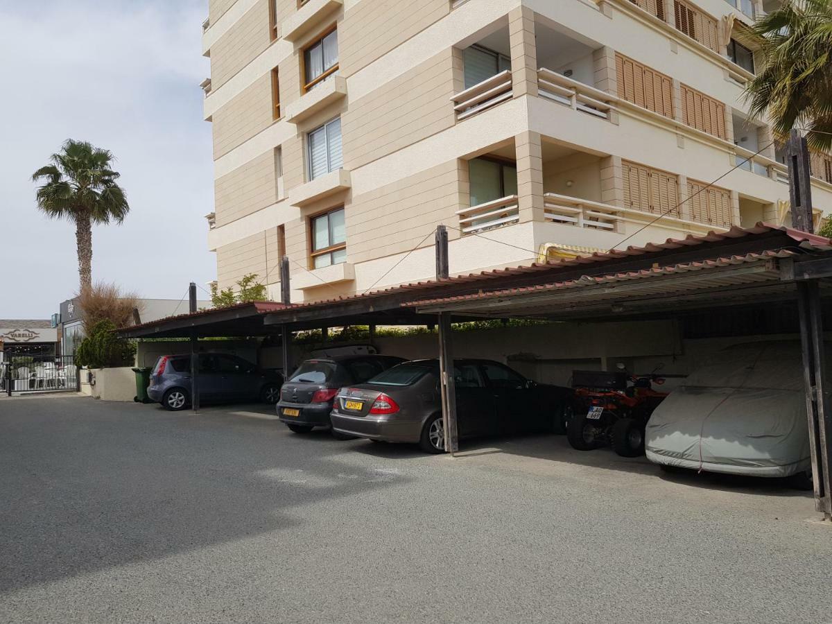 Haig'S Dream Flat On The Beach Larnaca Extérieur photo