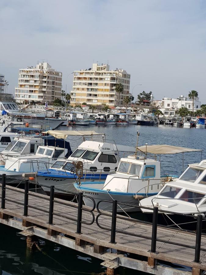 Haig'S Dream Flat On The Beach Larnaca Extérieur photo